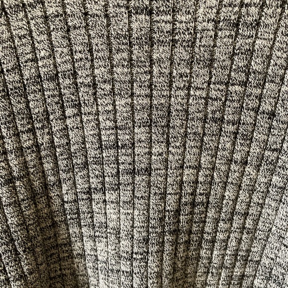 Hugo Boss sweater - Picture 4 of 9